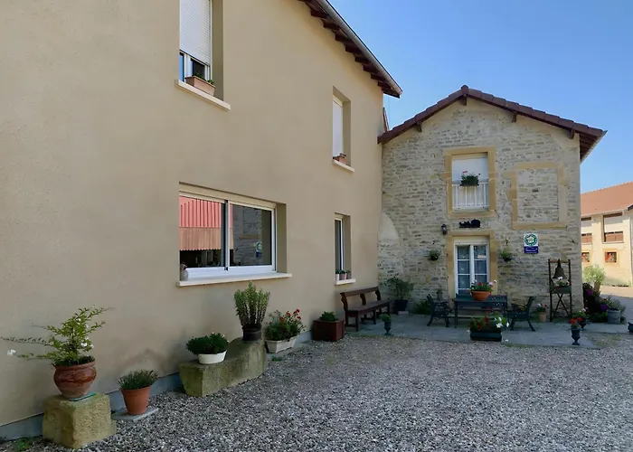 לינה וארוחת בוקר A La Cour Basse 3*