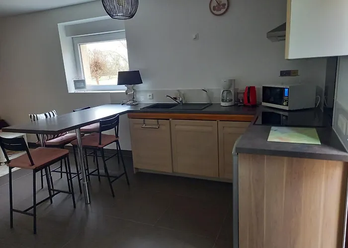 לינה וארוחת בוקר A La Cour Basse