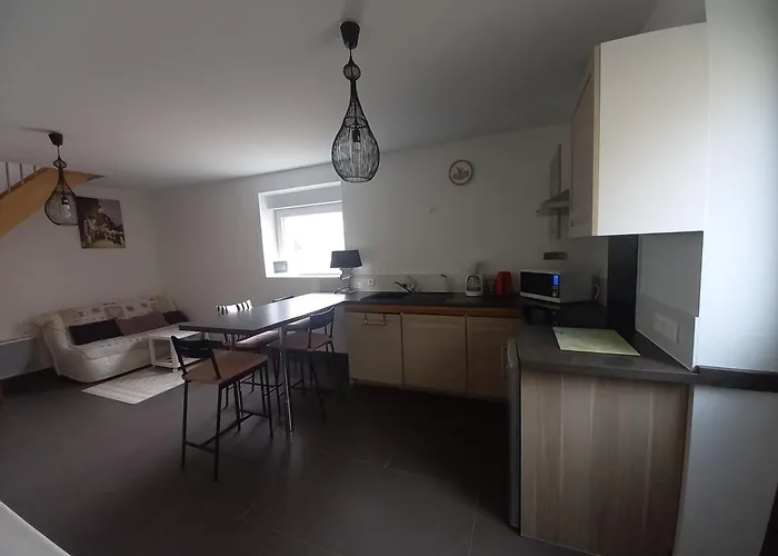 לינה וארוחת בוקר A La Cour Basse 3*