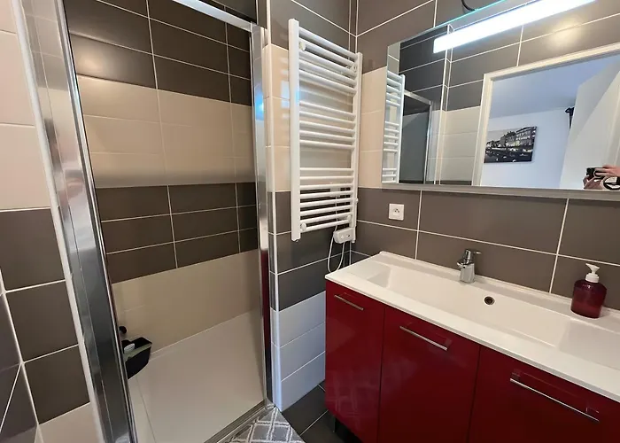 לינה וארוחת בוקר A La Cour Basse