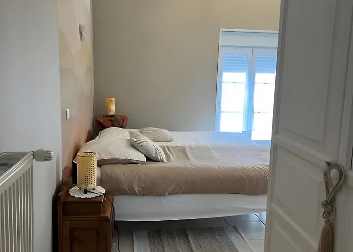 לינה וארוחת בוקר A La Cour Basse