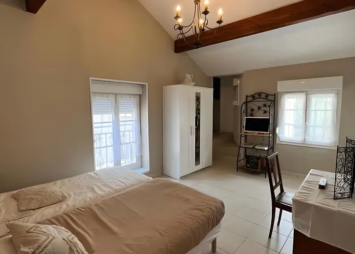 A La Cour Basse Peltre