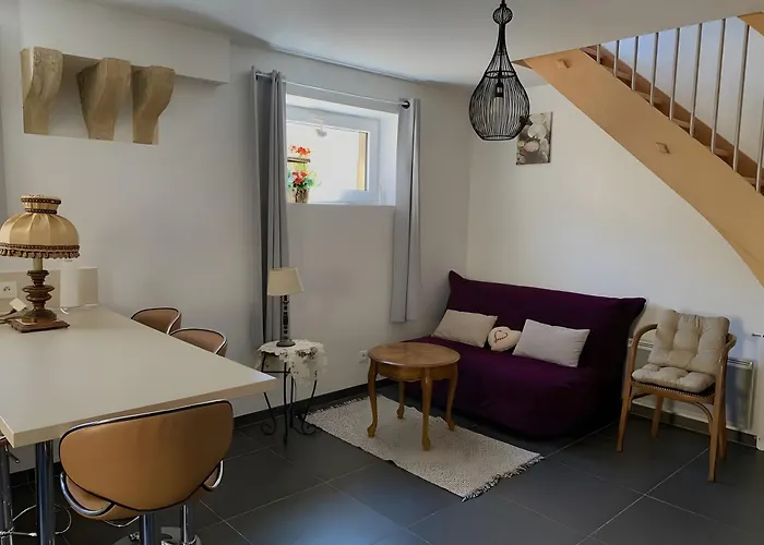 לינה וארוחת בוקר A La Cour Basse