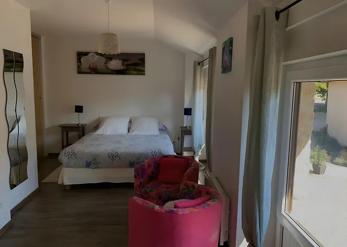 לינה וארוחת בוקר A La Cour Basse